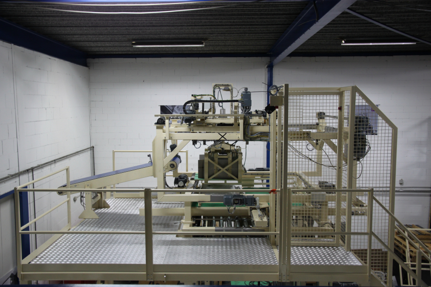 HMR GPR-600 palletiser